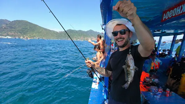 Морская прогулка с рыбалкой. Все включено.